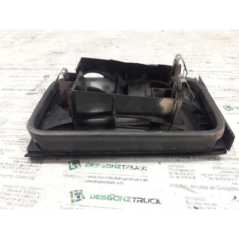Recambio de piloto trasero derecho para citroën xantia berlina 2.0 hdi 90/110 attraction referencia OEM IAM  PORTON 3