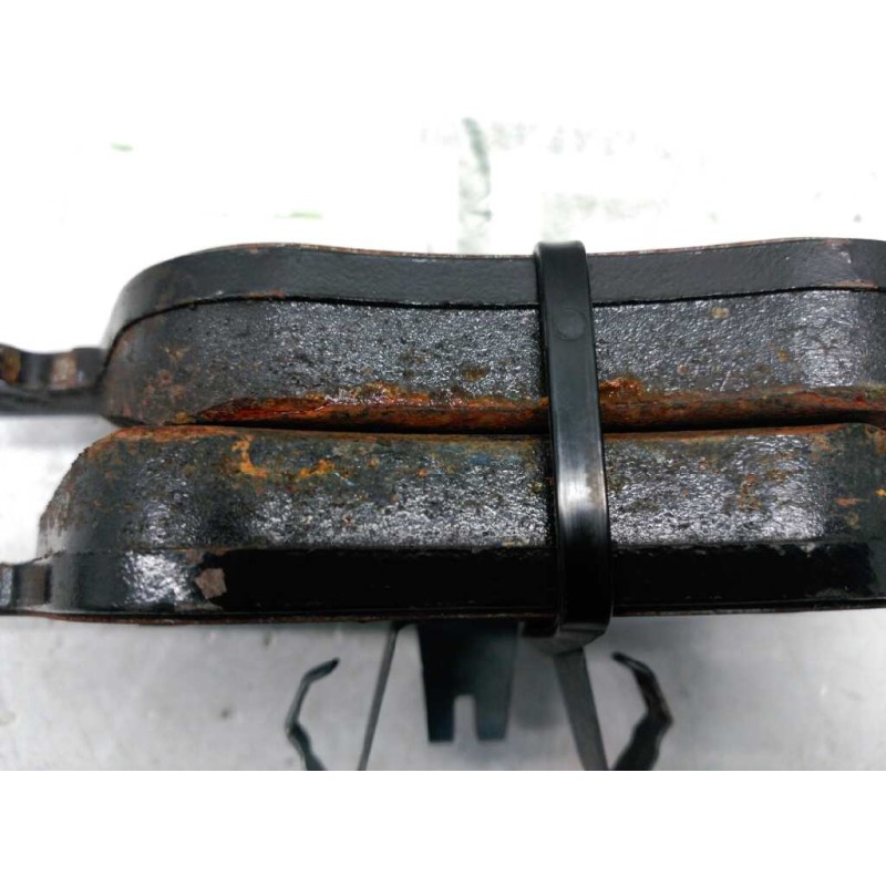 Recambio de pastillas de freno delanteras para renault scenic ii confort dynamique referencia OEM IAM - Negro 2