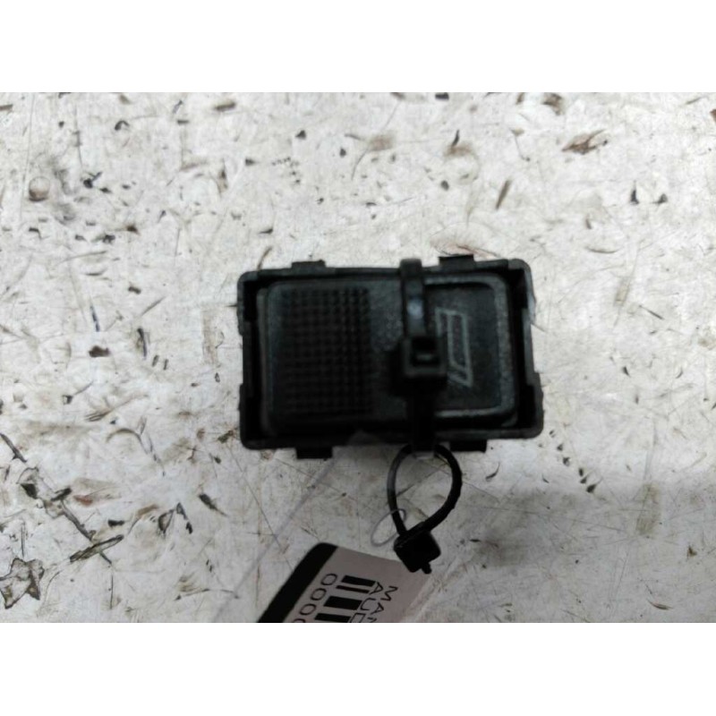 Recambio de mando elevalunas trasero izquierdo para audi 80 avant 2.0 cat (abt) referencia OEM IAM   