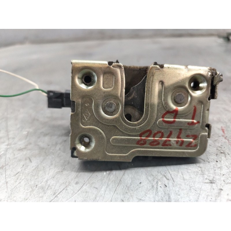 Recambio de cerradura puerta trasera derecha para dacia logan 1.6 cat referencia OEM IAM 8200214015  