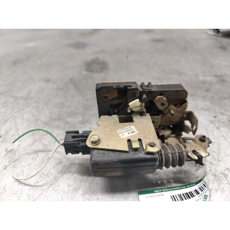 Recambio de cerradura puerta trasera derecha para dacia logan 1.6 cat referencia OEM IAM 8200214015 2