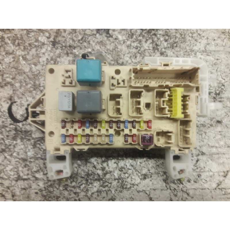 Recambio de caja reles / fusibles para toyota corolla verso (r1) 2.0 d-4d luna referencia OEM IAM 892210F010 04101413453801