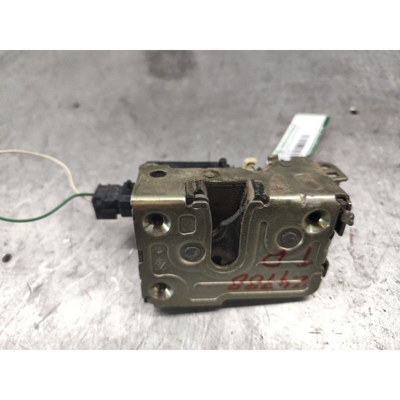 Recambio de cerradura puerta trasera derecha para dacia logan 1.6 cat referencia OEM IAM 8200214015 3