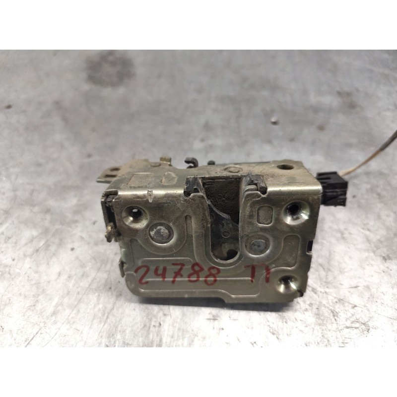 Recambio de cerradura puerta trasera izquierda para dacia logan 1.6 cat referencia OEM IAM 8200214018  