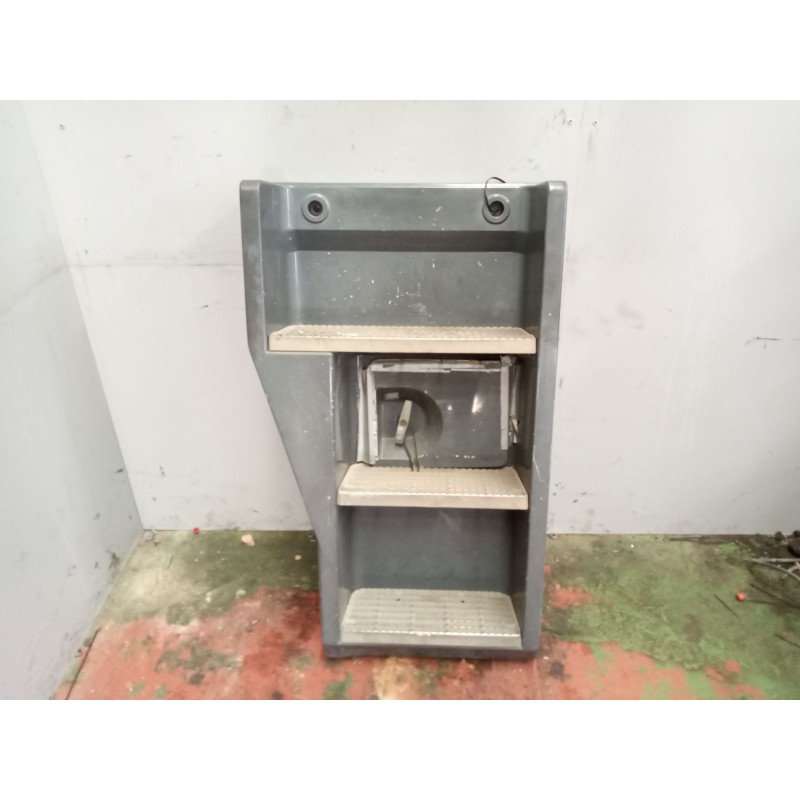 Recambio de peldaño izquierdo para renault magnum ab 2005 12.8 diesel referencia OEM IAM 5010574327  