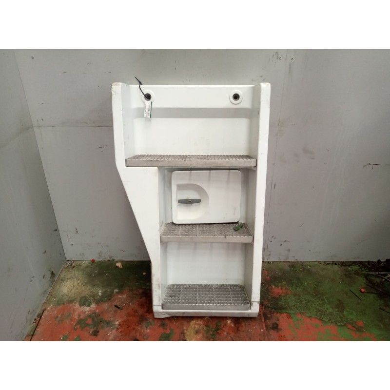 Recambio de peldaño izquierdo para renault magnum ab 2005 12.0 diesel referencia OEM IAM 5010574327  