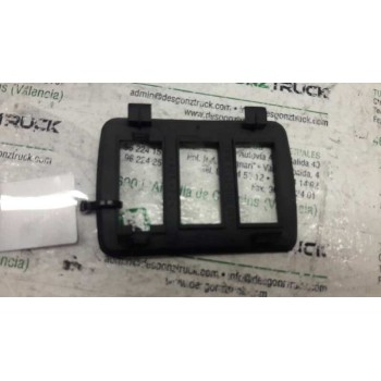 Recambio de embellecedor para bmw serie 3 berlina (e46) 318i referencia OEM IAM 8146033 REGULACION FAROS 
