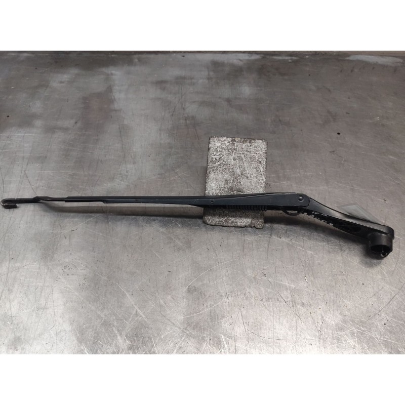 Recambio de brazo limpia delantero izquierdo para hyundai i30 (gd) 1.6 crdi referencia OEM IAM   