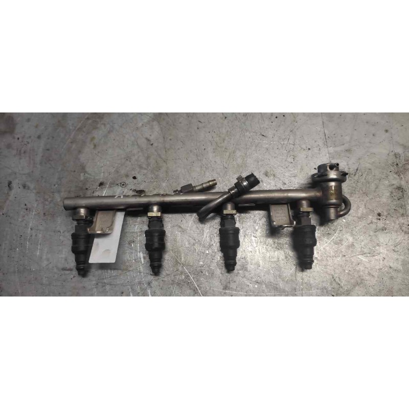 Recambio de rampa inyectora para audi a4 berlina (b5) 1.8 20v referencia OEM IAM 058133681 2