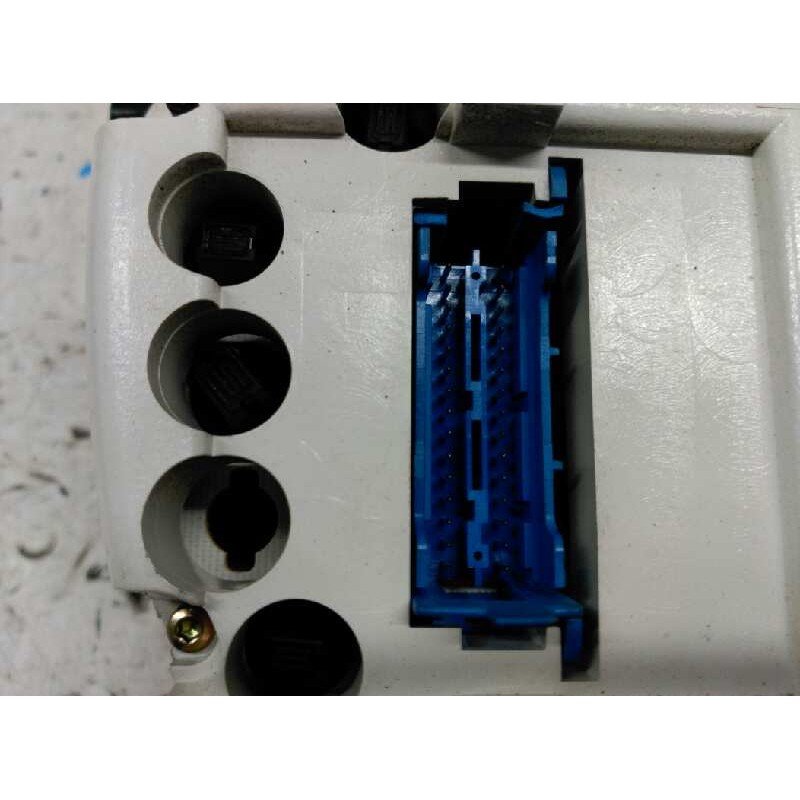 Recambio de cuadro instrumentos para renault trafic (desde 5.89) referencia OEM IAM 7700308313 - Blanco 4