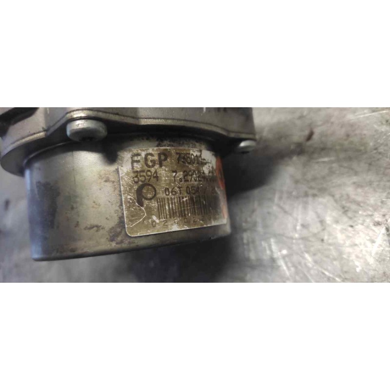 Recambio de depresor freno / bomba vacio para opel corsa c blue line referencia OEM IAM 72902400 - Rojo 2