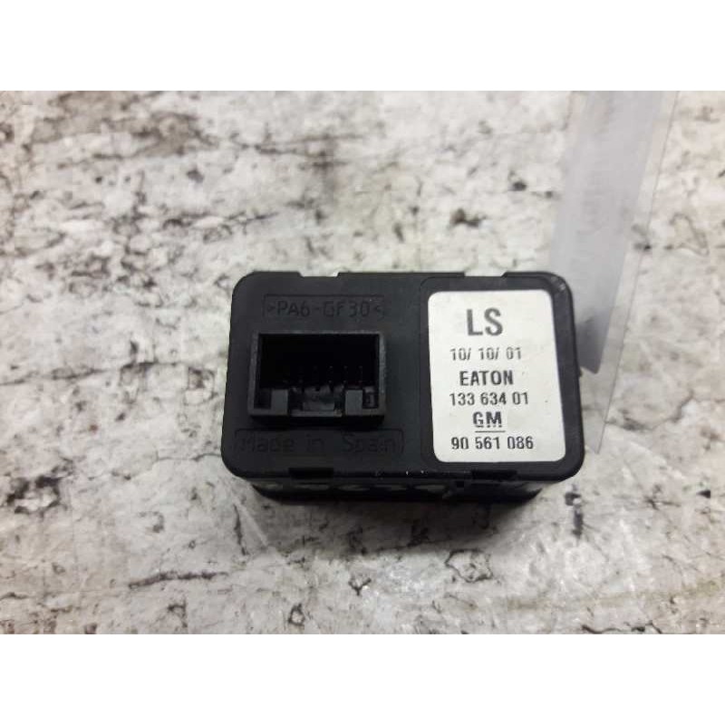 Recambio de mando elevalunas delantero izquierdo para opel astra g berlina club referencia OEM IAM 13363401 90561086 2