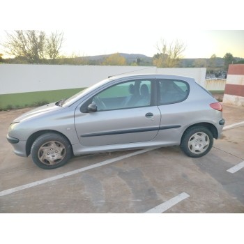 peugeot 206 berlina del año 2001