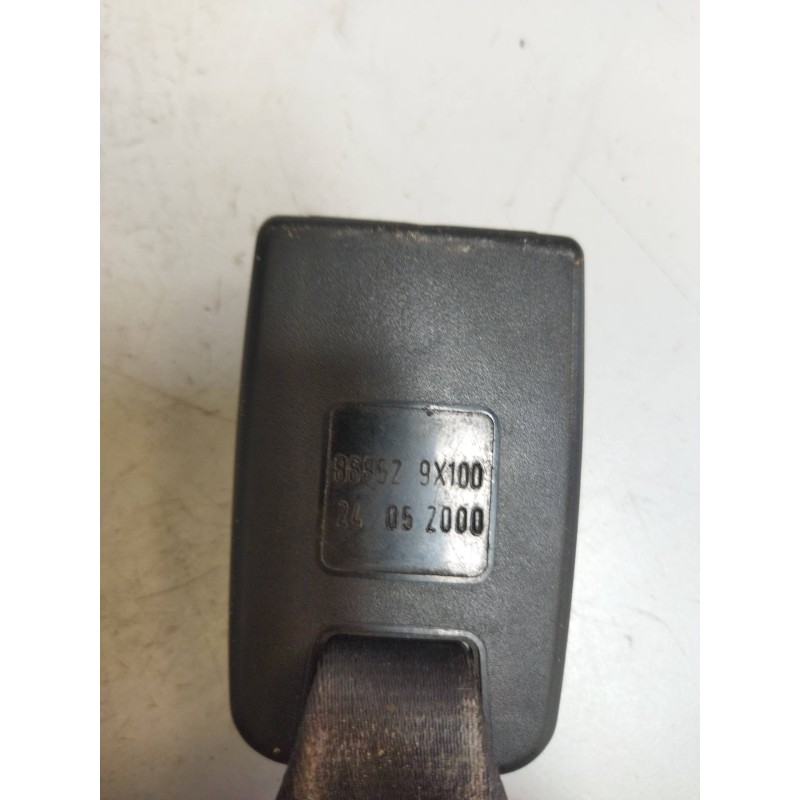 Recambio de enganche de cinturon delantero derecho para nissan trucks atleon 140 referencia OEM IAM 868529X100 ENGANCHE CINTURON - Gris 3