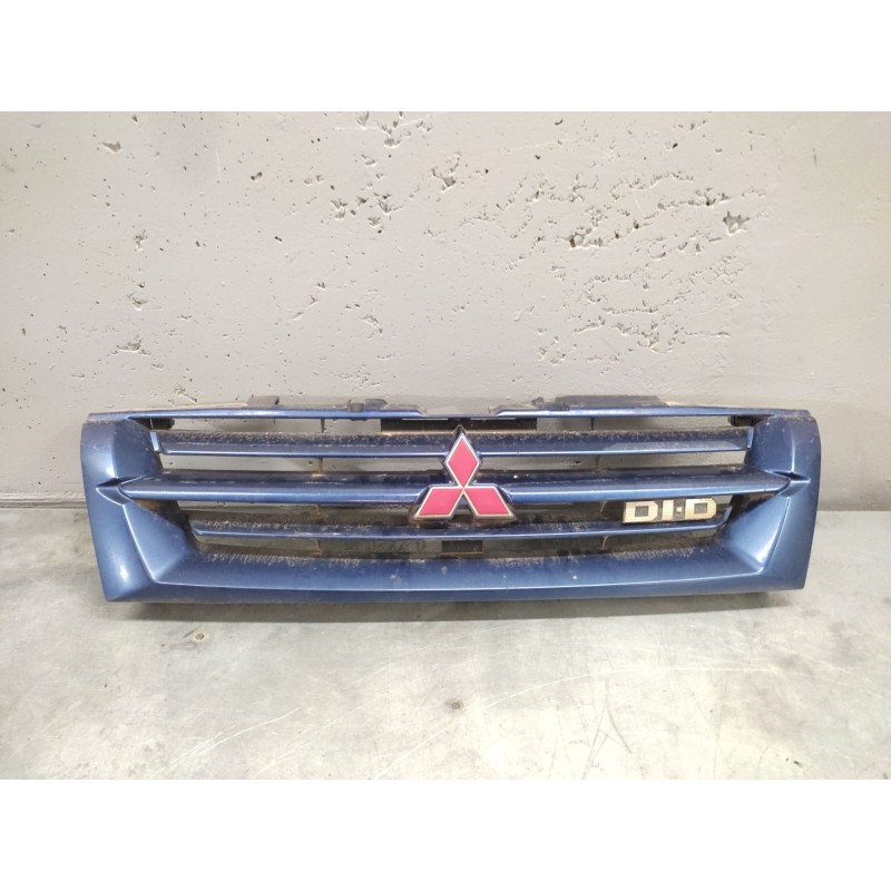 Recambio de rejilla delantera central para mitsubishi pajero referencia OEM IAM   
