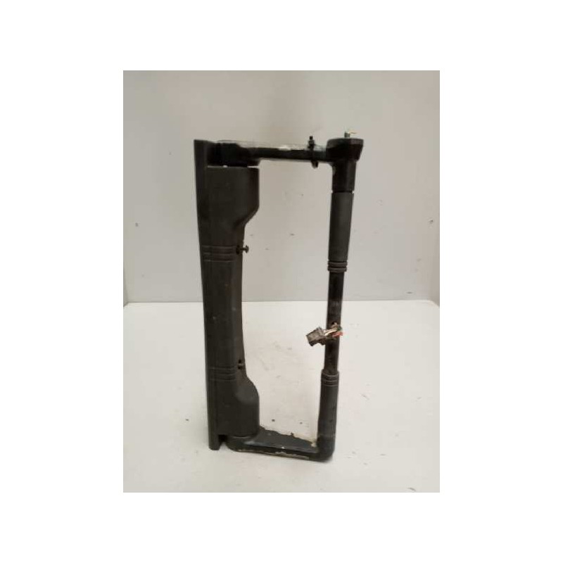Recambio de brazo retrovisor derecho para renault magnum ab diesel referencia OEM IAM   
