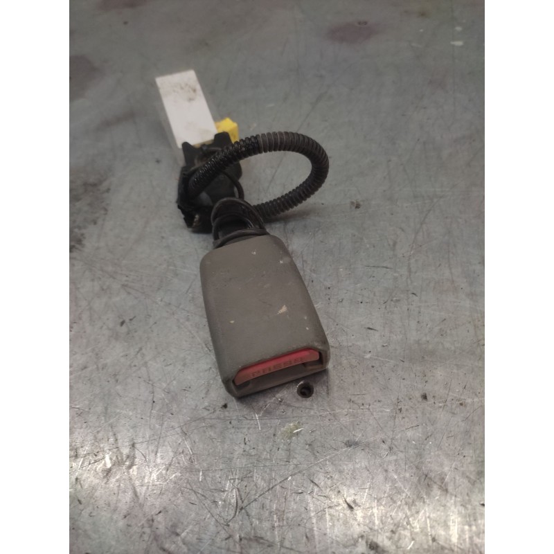 Recambio de enganche de cinturon delantero derecho para kia sorento 2.5 crdi ex referencia OEM IAM 2