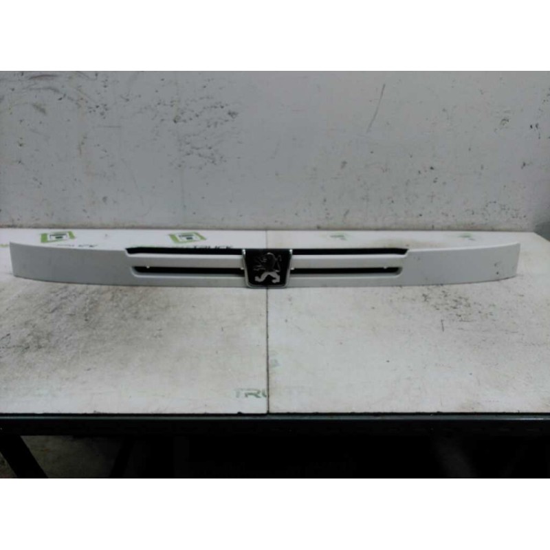 Recambio de rejilla delantera central para peugeot boxer caja cerr. acristalado (rs2850)(230)(´02) 1400 td referencia OEM IAM 13