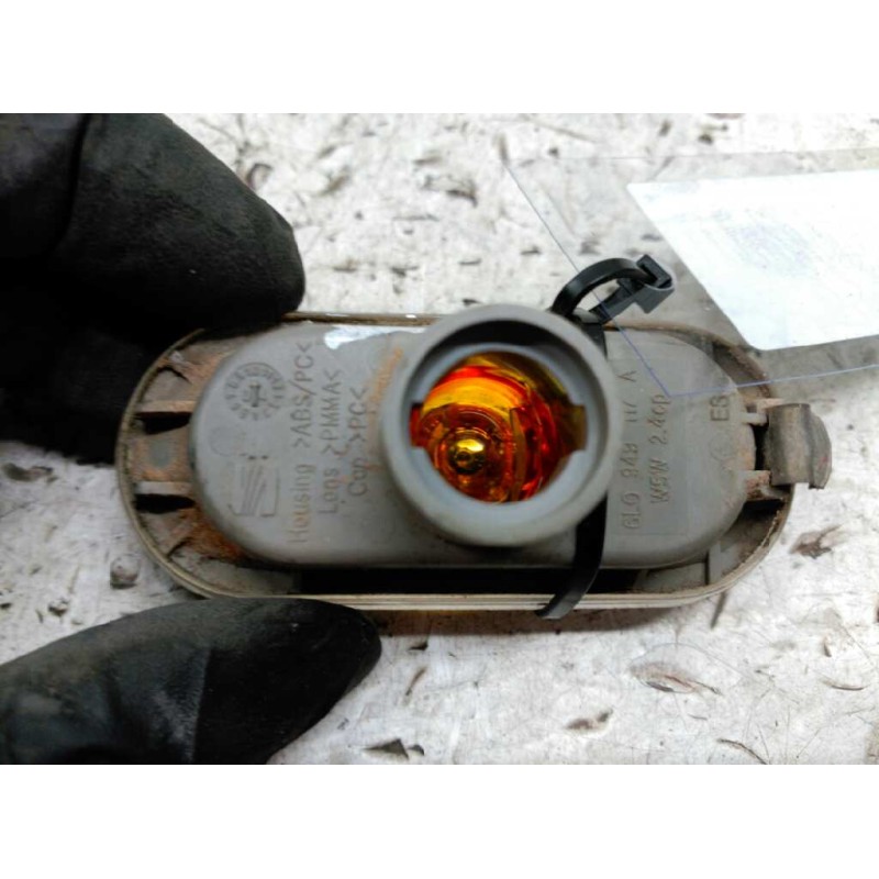 Recambio de piloto lateral derecho para seat leon (1m1) sport referencia OEM IAM - Rojo 2