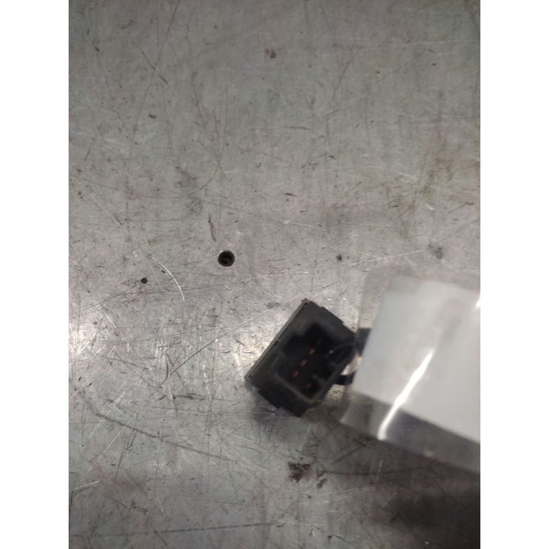 Recambio de boton antivaho para kia sorento 2.5 crdi ex referencia OEM IAM  5 PINS 2