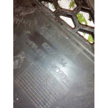 Recambio de rejilla delantera central para renault trucks t-serie 520p, low (520cv) referencia OEM IAM 82275654  