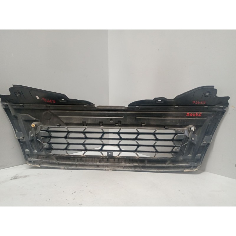 Recambio de rejilla delantera central para iveco daily iv caja/chasis 35c15 referencia OEM IAM 5801342732 - Blanco 3
