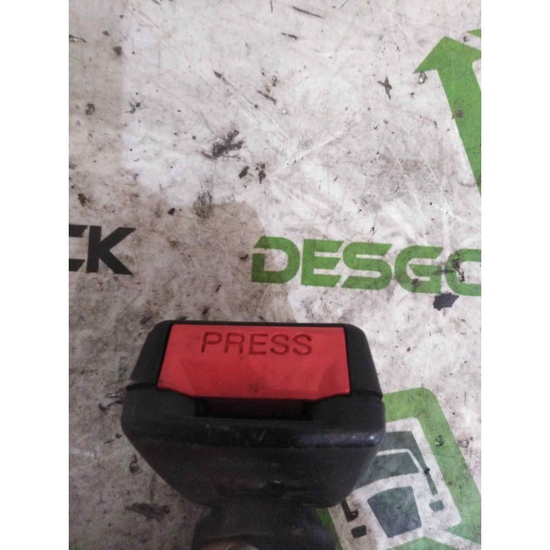 Recambio de enganche de cinturon delantero derecho para nissan trucks atleon 130.21 referencia OEM IAM 868429X401 - Amarillo 2