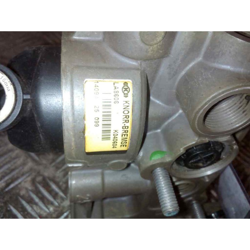 Recambio de valvula aire para iveco stralis (as) fsa t / fp lt 4x2 gran espacio referencia OEM IAM LA8606 K040604 VALVULA SECADO 2