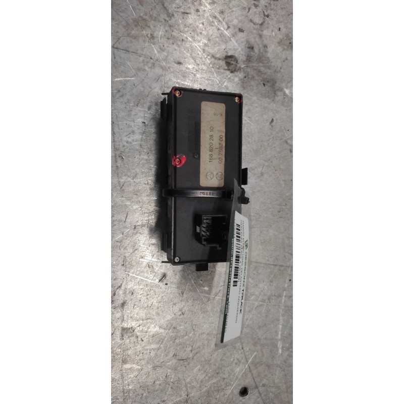 Recambio de mando elevalunas delantero izquierdo para mercedes-benz clase a (w168) 1.4 cat referencia OEM IAM 1688202810  