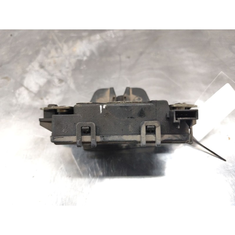 Recambio de cerradura maletero / porton para opel astra gtc 1.9 cdti referencia OEM IAM 172853395 - Gris 2