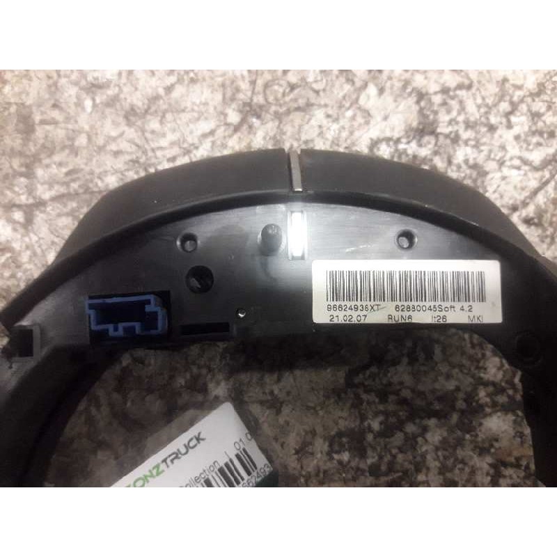 Recambio de mando volante para citroën c4 berlina collection referencia OEM IAM 96624938XT 62880045 4 PINS - Azul 3