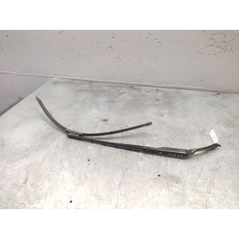 Recambio de brazo limpia delantero derecho para peugeot 307 berlina (s2) 1.6 hdi referencia OEM IAM 2