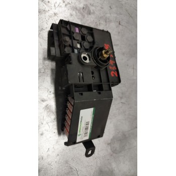 Recambio de caja reles / fusibles para renault trafic combi (ab 4.01) referencia OEM IAM 2119820402  