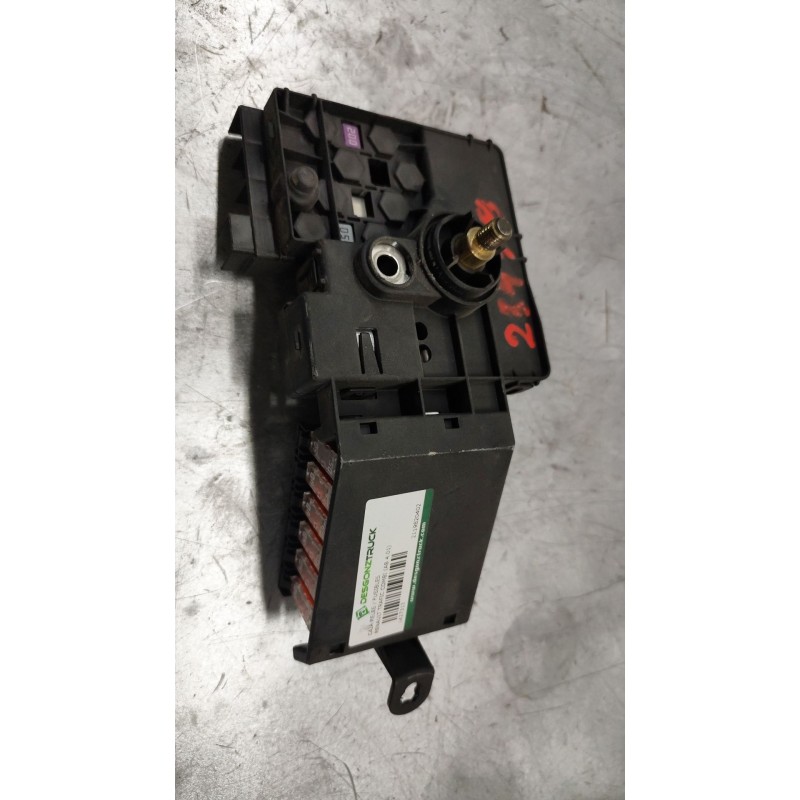 Recambio de caja reles / fusibles para renault trafic combi (ab 4.01) referencia OEM IAM 2119820402  