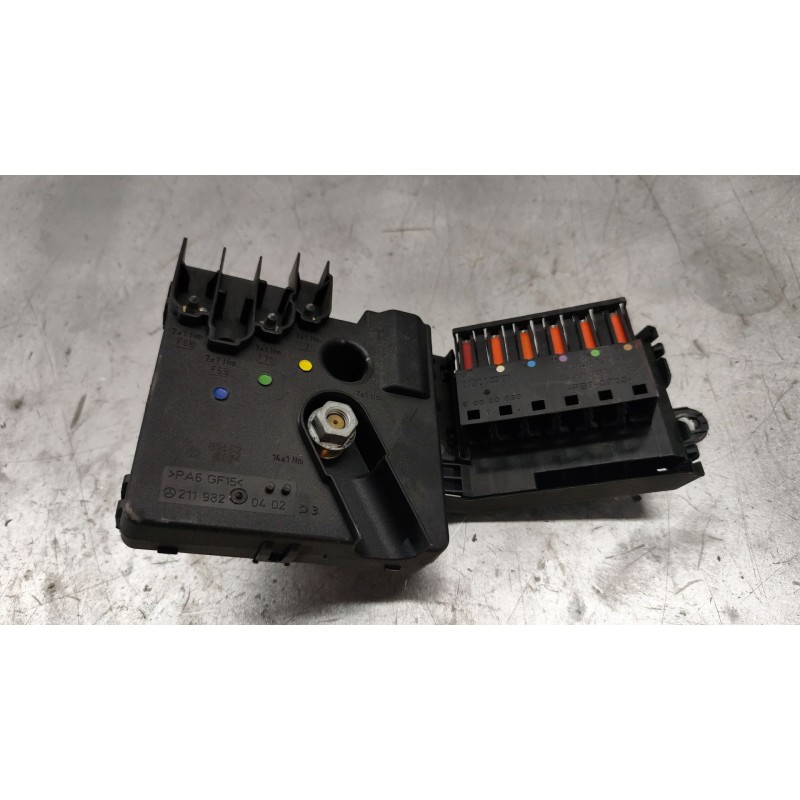 Recambio de caja reles / fusibles para renault trafic combi (ab 4.01) referencia OEM IAM 2119820402 - Gris 3