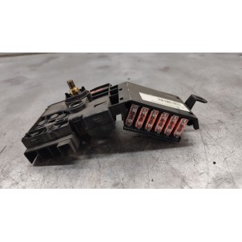 Recambio de caja reles / fusibles para renault trafic combi (ab 4.01) referencia OEM IAM 2119820402  