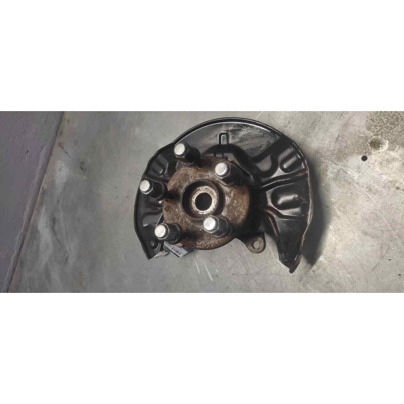 Recambio de mangueta delantera izquierda para toyota corolla verso (r1) 2.0 d-4d luna referencia OEM IAM  5 TORNILLOS