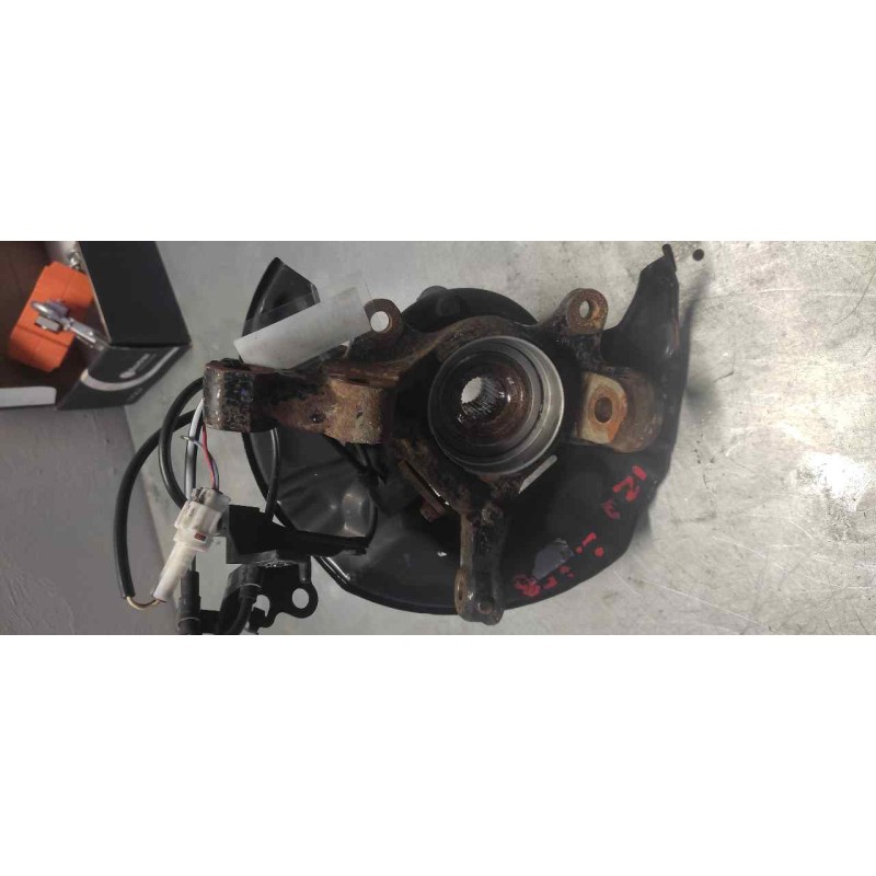Recambio de mangueta delantera izquierda para toyota corolla verso (r1) 2.0 d-4d luna referencia OEM IAM  5 TORNILLOS 2