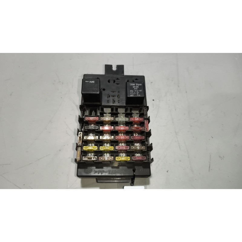 Recambio de caja reles / fusibles para iveco eurocargo 05.03  3.9 diesel referencia OEM IAM 504050822  