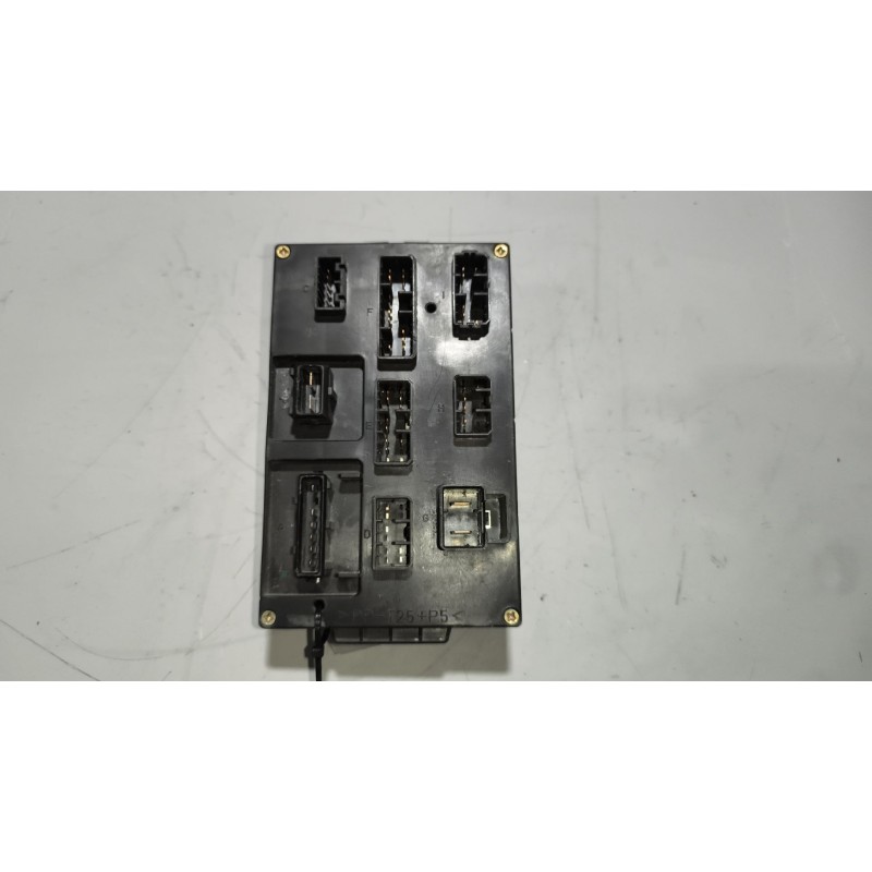 Recambio de caja reles / fusibles para iveco eurocargo 05.03  3.9 diesel referencia OEM IAM 504050822 2