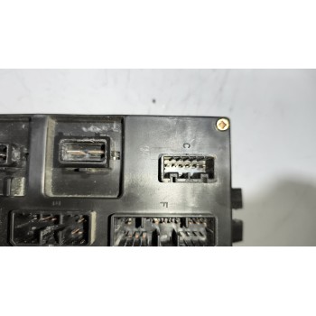 Recambio de caja reles / fusibles para iveco eurocargo 05.03  3.9 diesel referencia OEM IAM 504050822  