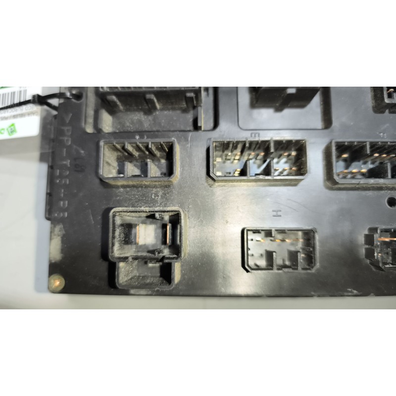 Recambio de caja reles / fusibles para iveco eurocargo 05.03  3.9 diesel referencia OEM IAM 504050822 6