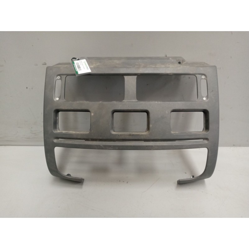 Recambio de guarnecidos consola de mandos para daf serie xf euro 6 12.9 diesel referencia OEM IAM 1951826  2031119