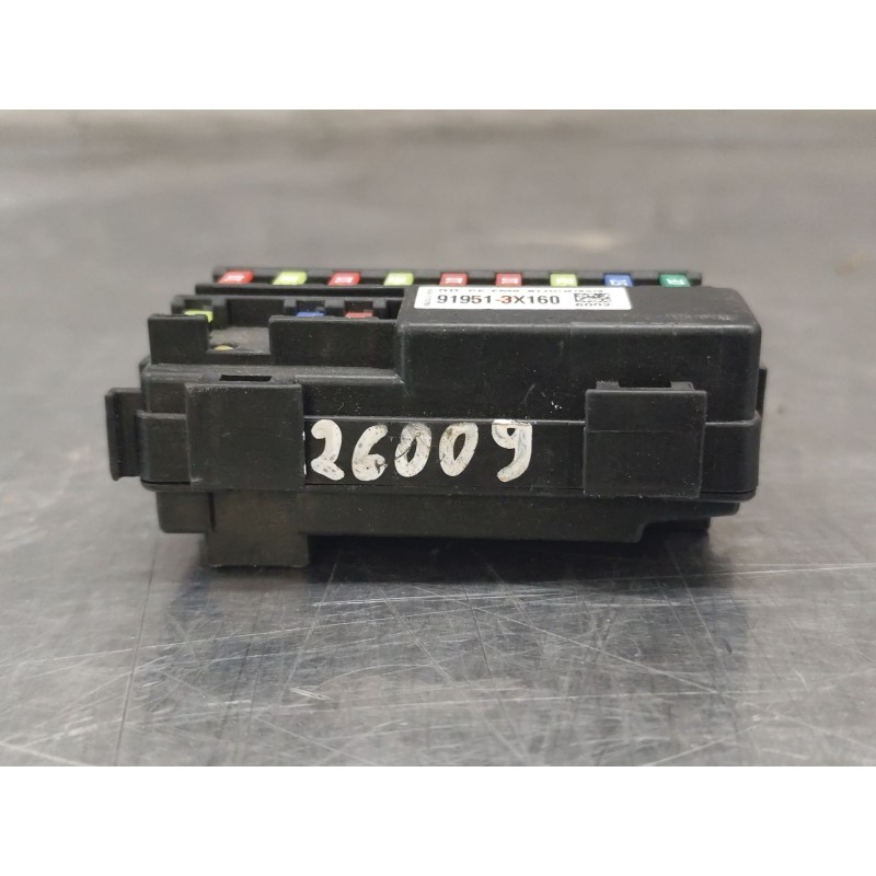 Recambio de caja reles / fusibles para hyundai i30 (gd) 1.6 crdi referencia OEM IAM 919513X160 2