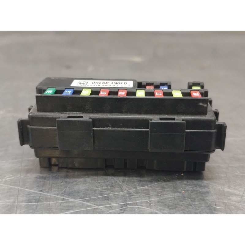 Recambio de caja reles / fusibles para hyundai i30 (gd) 1.6 crdi referencia OEM IAM 919513X160 3