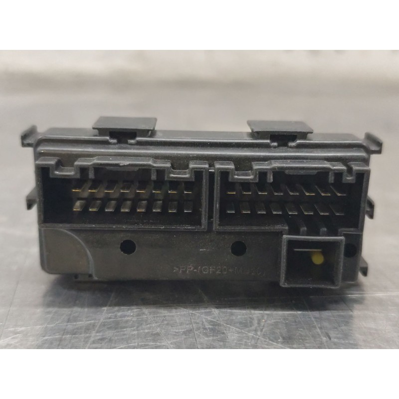 Recambio de caja reles / fusibles para hyundai i30 (gd) 1.6 crdi referencia OEM IAM 919513X160 4