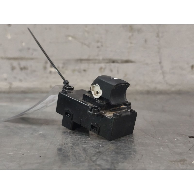Recambio de mando elevalunas delantero derecho para hyundai i30 (gd) 1.6 crdi referencia OEM IAM 39Y5101320  
