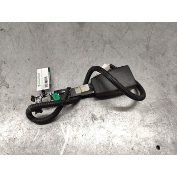 Recambio de enganche de cinturon delantero derecho para hyundai i20 city s referencia OEM IAM   