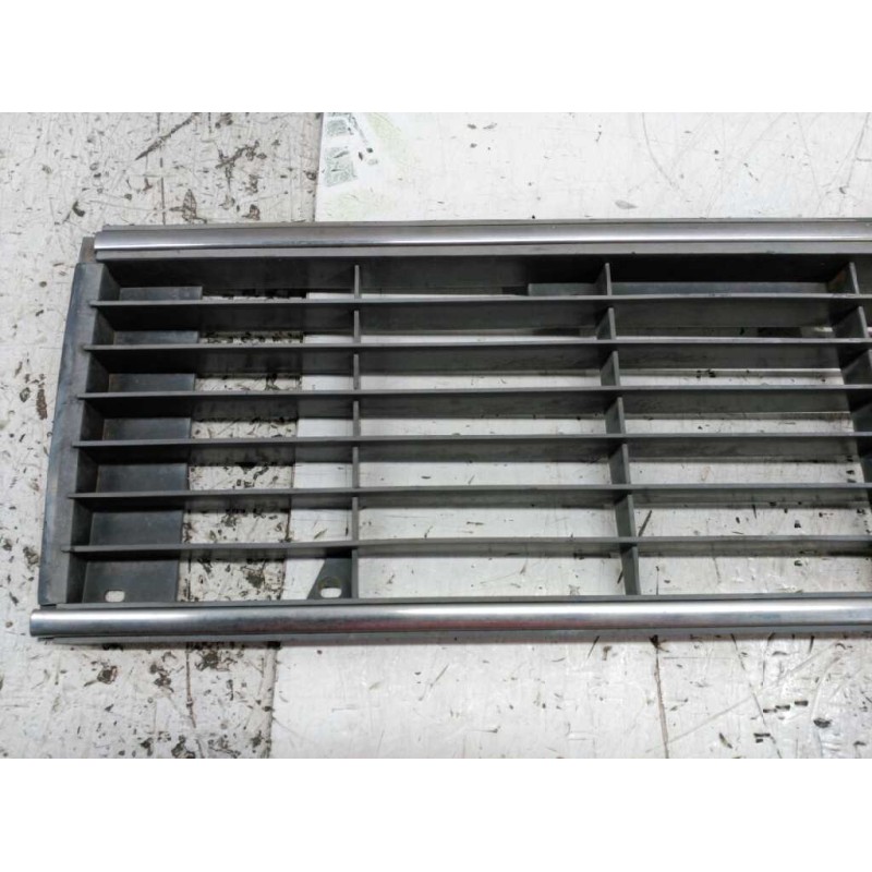 Recambio de rejilla delantera central para renault 6 1.1 gtl referencia OEM IAM 2