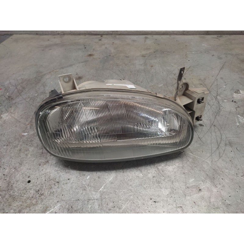 Recambio de faro derecho para mazda 121 (db) chic referencia OEM IAM   